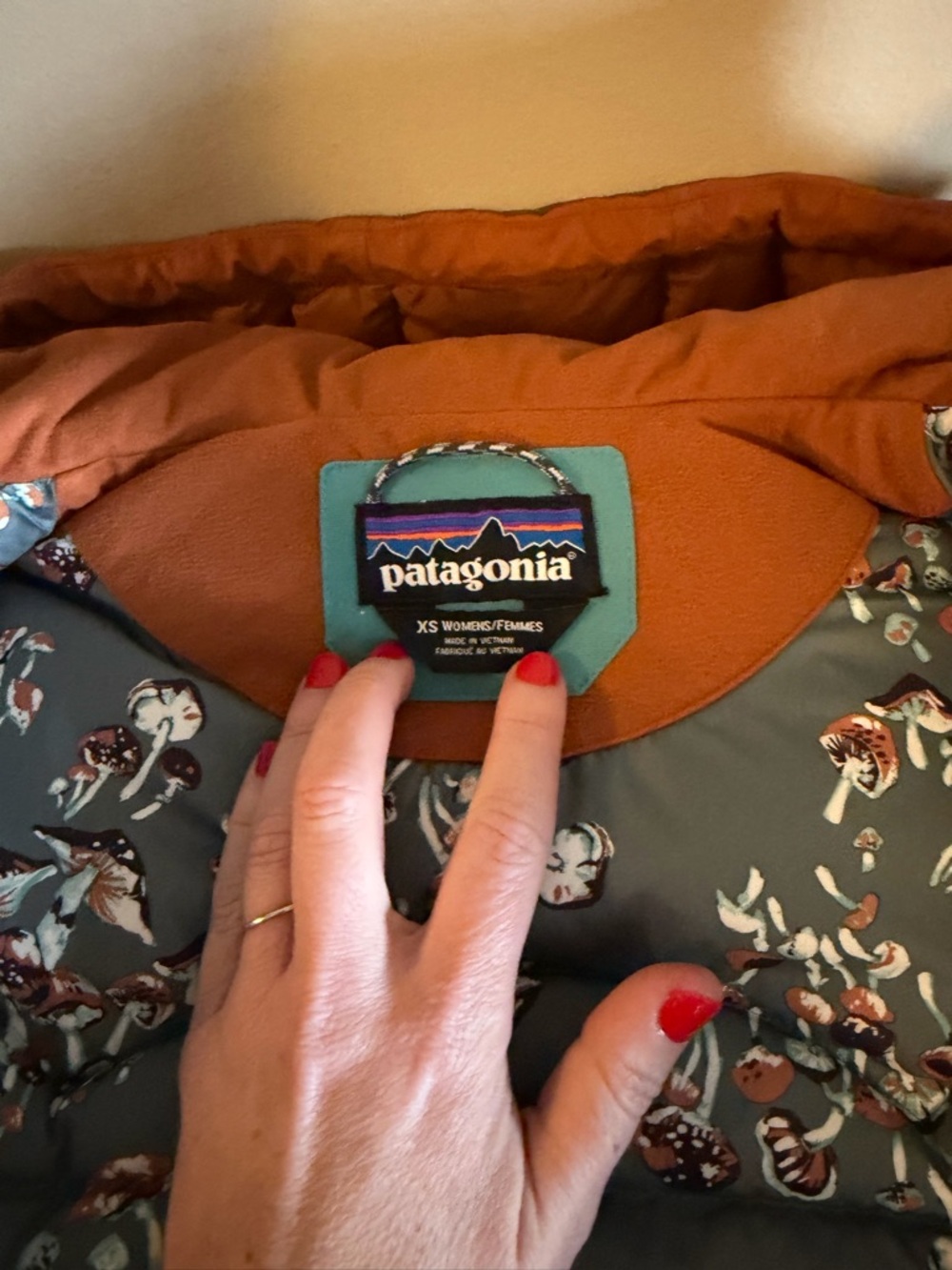 Patagonia Women’s Bivy Color Block Down Vest - Picture 9 of 11